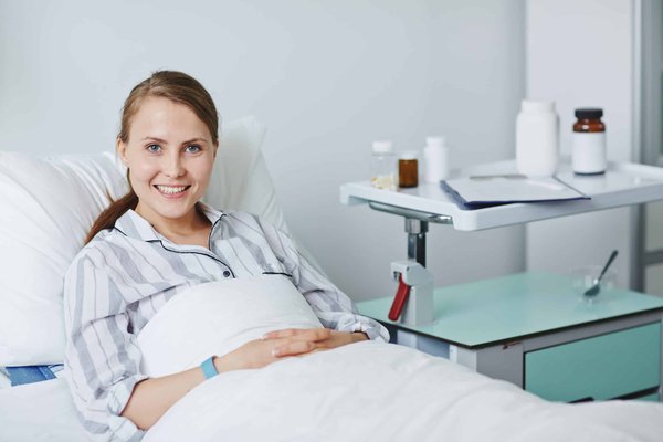 Comment créer une série de sculptures en utilisant des matériaux de récupération ?