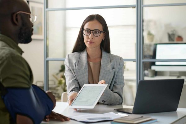 Assurance professionnelle : quelle offre choisir pour protéger votre projet ?